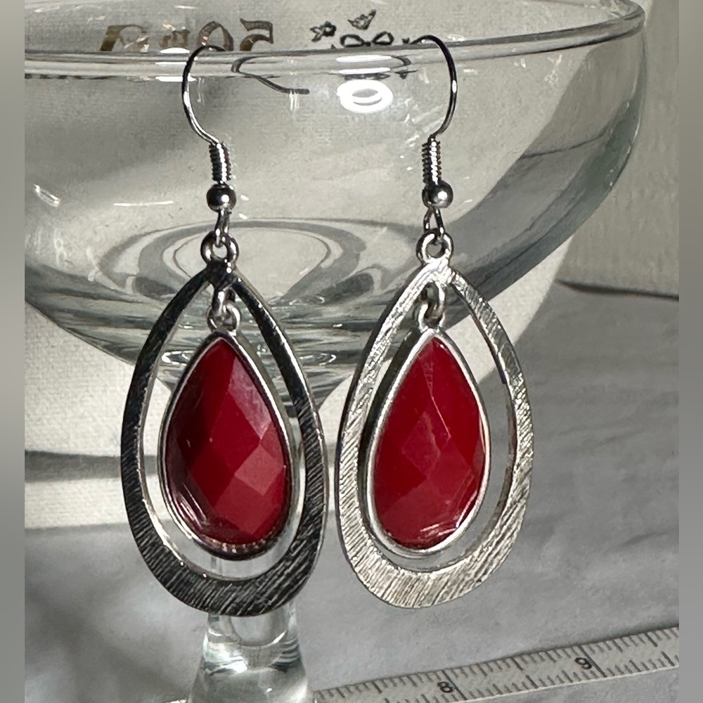 Silvertone teardrop style red bead earrings